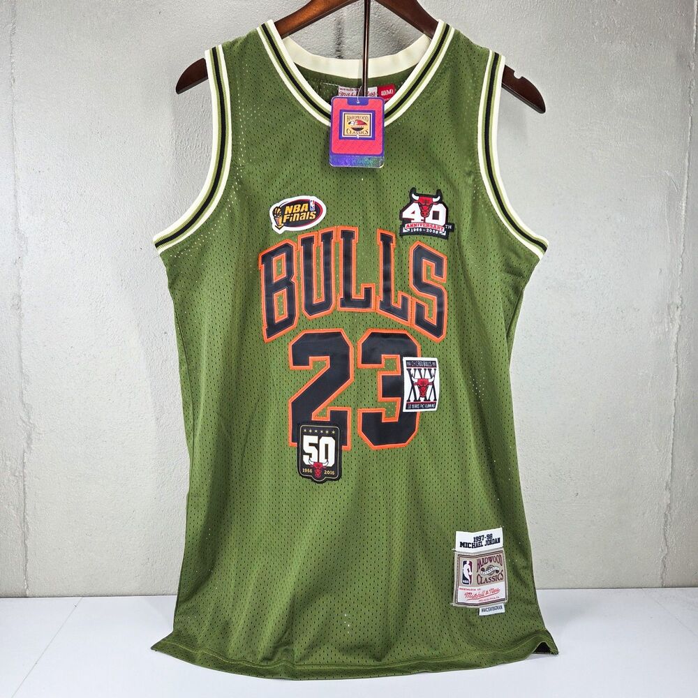 Mitchell & Ness Chicago Bulls Michael Jordan 1997-98 Flight Swingman Jersey Sz M